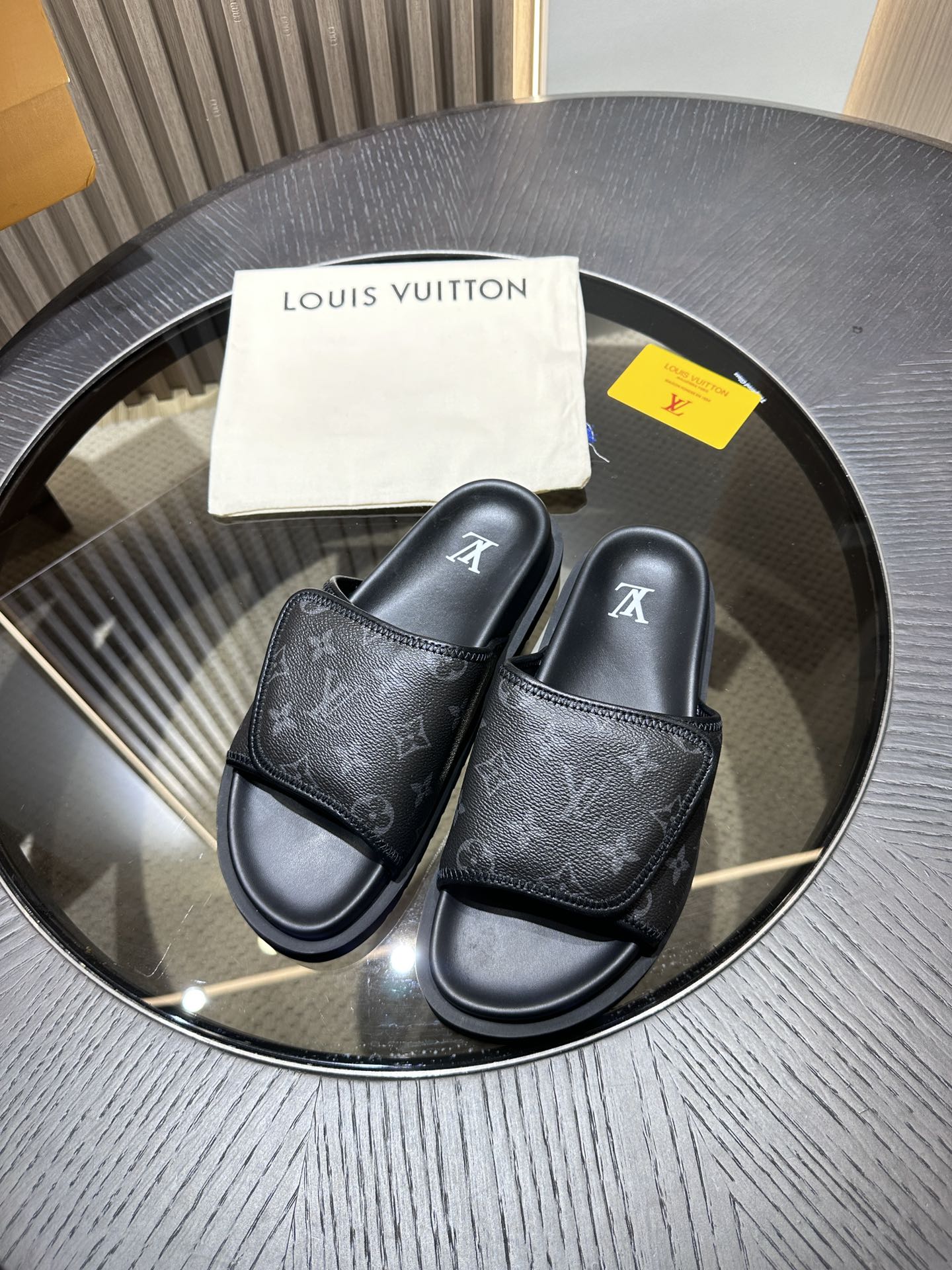 LOUI VUITTO SLIDE
